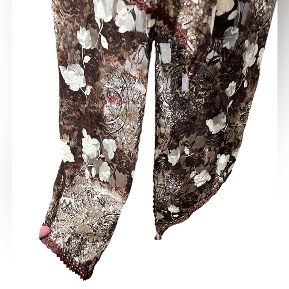 Beautiful ESHA Designs Floral Brown and Cream Lacy Asymmetric Top, Plus size - Picture 6 of 16